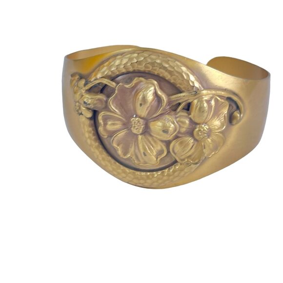 Retro Vintage Floral Embossed Gold-Toned Cuff Bracelet With Round Detai - Picture 5 of 6